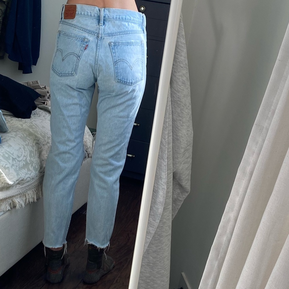Levi Jeans - Size 28